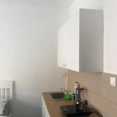 Krystof Apartment *